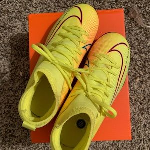 Nike Soccer Shoes LIKE NEW